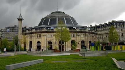 La Bourse de commerce côté jardin des Halles, en avril 2016.
 (Eric feferberg / AFP)