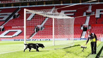 Old Trafford, évacué à cause d'un "colis suspect". (MATT WEST / BACKPAGE IMAGES LTD)