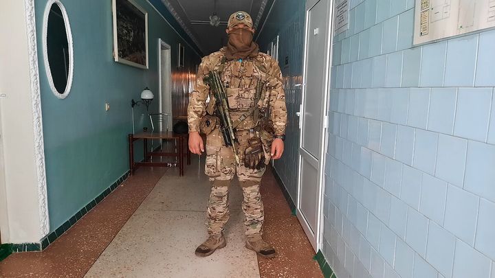 Vue d'ensemble de l'équipement de Zolotiy, soldat des forces spéciales ukrainiennes. (Thibault Lefèvre)