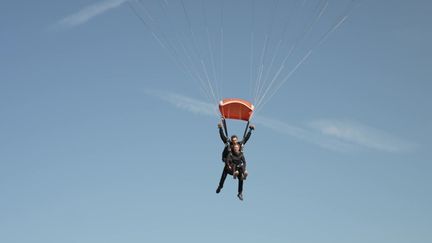 Le Centre école régional de parachutisme sportif (Cerps) à Tallard dans les Hauts-Alpes fête ses 50 ans. (Fabien Madigou / FTV)