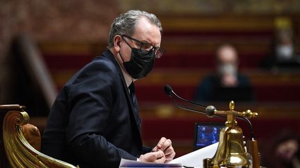 Le président de l'Assemblée nationale, Richard Ferrand, dans l'hémicyle, le 16 février 2021. (ANNE-CHRISTINE POUJOULAT / AFP)