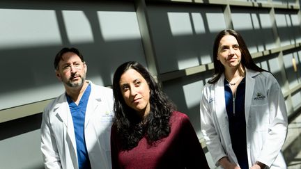 Nina Martinez, porteuse du VIH, a donné un rein à une personne non identifiée par les médecins de l'hôpital Johns Hopkins de Baltimore, le 25 mars 2019. (BRENDAN SMIALOWSKI / AFP)