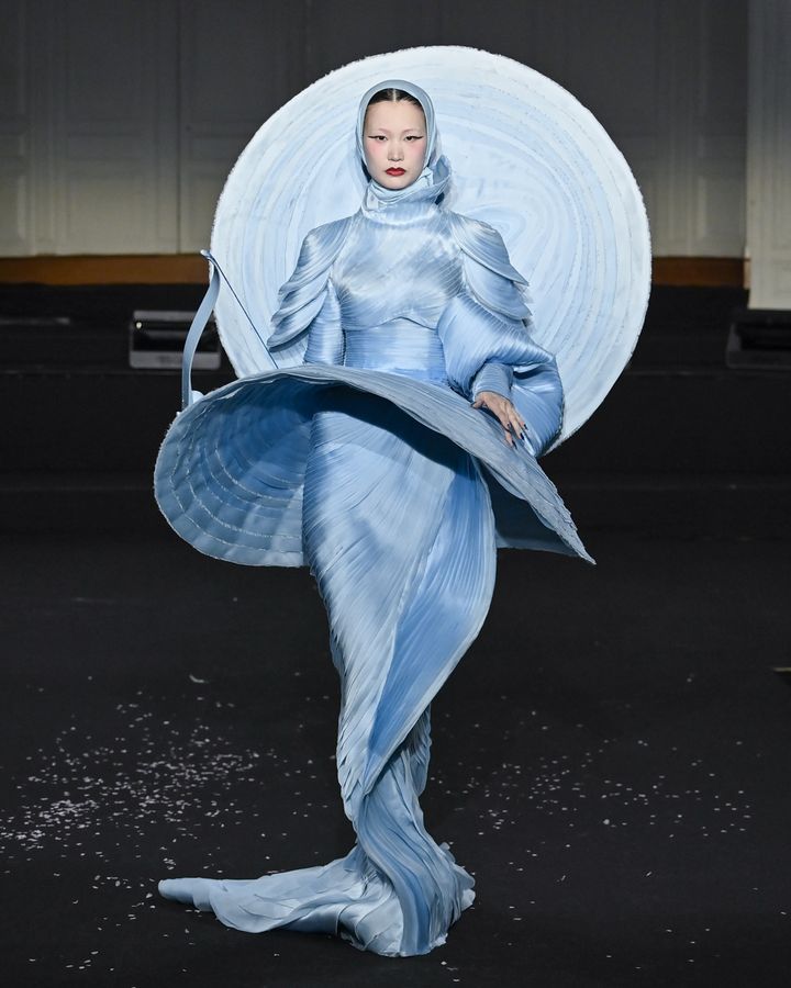 Cheney Chan automne-hiver 2024-25, le 27 juin à la semaine de la haute couture à Paris (OLIVIER CLAISSE)