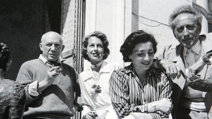 Picasso, Francine Weisweiller, Mme Picasso et Cocteau à la villa Santo Sospir
 (PHOTOPQR/NICE MATIN)