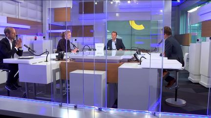 De gauche à droite : Guillaume Daret, Marion Mourgue,&nbsp;Marc Fauvelle et Renaud Dély. Le plateau des informés du 7 septembre 2021. (FRANCEINFO / RADIO FRANCE)