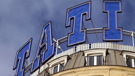 Le logo TATI sur le toit du magasin du quartier Barbès à Paris. (JOEL SAGET / AFP)