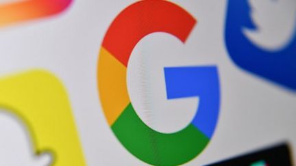 Le géant du Web a assis sa domination grâce aux services en ligne gratuits, tels que la messagerie Gmail, lancée en 2004, et Google Photos, inauguré en 2015.&nbsp; (DENIS CHARLET / AFP)