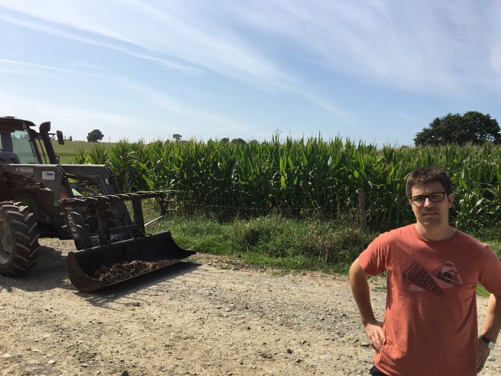 Benoît Morel, l’un des cinq agriculteurs implantés à Langouët, le 21 août 2019. (JUSTINE LECLERCQ /RADIOFRANCE)