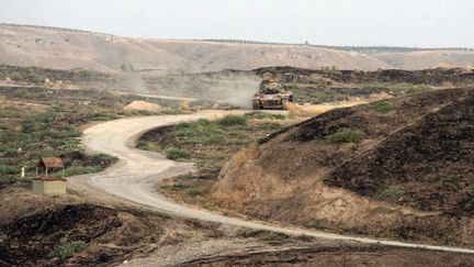 Des blind&eacute;s turcs se d&eacute;ploient &agrave; la fronti&egrave;re turco-syrienne, pr&egrave;s de Gaziantep (Turquie), le 26 juillet 2015. (ENSAR OZDEMIR / ANADOLU AGENCY / AFP)