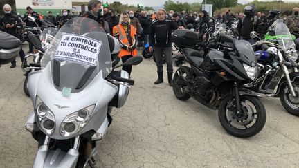 Manifestation des motards en colère contre le contrôle technique pour les deux-roues le 10 avril 2021 à Bédarrides dans le Vaucluse. (ISABELLE GAUDIN / FRANCE-BLEU VAUCLUSE)