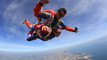 Initiative : des enfants malades initiés au saut en parachute