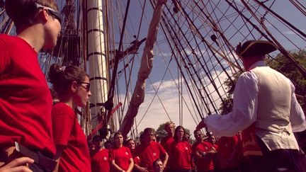 &nbsp; (L'Hermione compte environ 150 "gabiers" volontaires qui embarquent à tour de rôle © RF/Grégoire Lecalot)