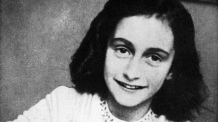 Portrait d'Anne Frank, photographiée en 1942. (ANNE FRANK FONDS / AFP)