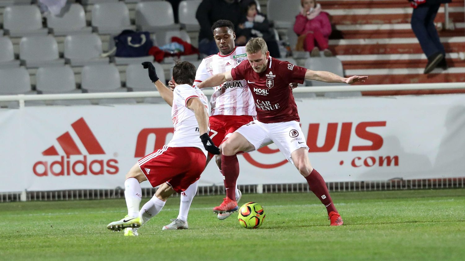 Ligue 2 : Metz Marque Le Pas, Lorient Retrouve Le Podium