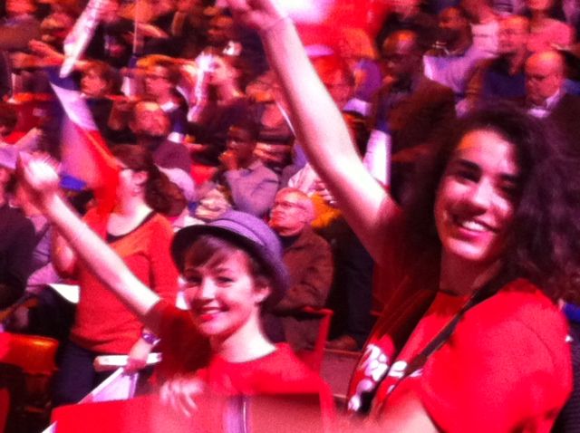 Militantes au meeting de François Hollande à Bercy (Pierre Magnan)