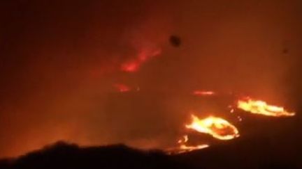 États-Unis : spectaculaire incendie en Californie