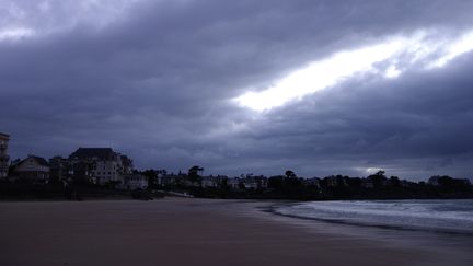 La côte de Dinard (Ille-et-Vilaine), en juin 2015. (REINHARD KUNGEL / PICTURE ALLIANCE / AFP)