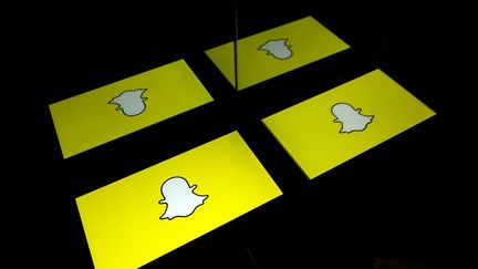 Le logo de Snapchat. (LIONEL BONAVENTURE / AFP)