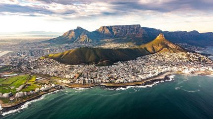 La ville du Cap en Afrique du Sud a été bâtie au pied de la Montagne de la Table et s'étend jusqu'au cap de Bonne espérance. (NOVARC IMAGES / MAURITIUS IMAGES)