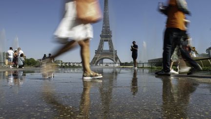 La Tour Eiffel, à Paris, le 12 août 2022.&nbsp; (JOAO LUIZ BULCAO / HANS LUCAS / AFP)