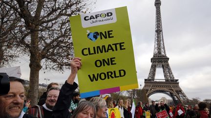 A demonstration for the climate in Paris, December 12, 2015. (FRANCOIS GUILLOT / AFP)