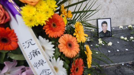 Un mémorial place de la République, à Paris, en hommage à&nbsp;Liu Shaoyao, le 2 avril 2017. (JULIEN MATTIA / NURPHOTO)