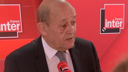 Jean-Yves Le Drian était l'invité de France Inter dimanche 15 décembre.&nbsp; (FRANCEINFO / RADIOFRANCE)