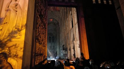 Vue de l'intérieur de Notre-Dame, le 15 avril 2019. (PHILIPPE WOJAZER / POOL / AFP)