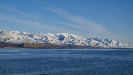 Un paysage montagneux, sur les îles Axel Heiberg, dans l'Arctique canadien (Canada), le 5 novembre 2024. (MICHAEL RUNKEL / ROBERT HARDING RF / AFP)