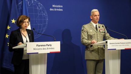 La ministre Florence Parly et le chef d'état-major François Lecointre donnent une conférence de presse à Paris, le 10 mai 2019. (JACQUES DEMARTHON / AFP)