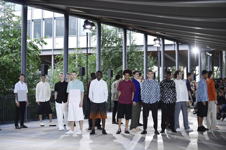 Issey Miyake printemps-été 2019, en juin 2018 à Paris : le final
 (JULIEN DE ROSA/EPA/Newscom/MaxPPP)