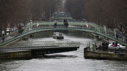 Vue sur le Canal Saint-Martin, à Paris, le 26 février 2015. (PATRICK KOVARIK / AFP)