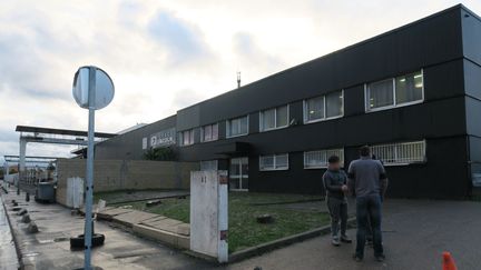 Deux policiers ont été passés à tabac lors d'une soirée dans un hangar de Champigny-sur-Marne (Val-de-Marne), le 31 décembre 2018. (MAXPPP)