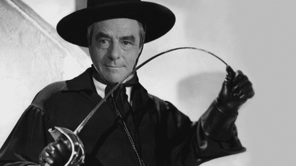 Photomontage de Fran&ccedil;ois Fillon en Zorro. (FRANCETV INFO )