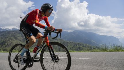 Gino Mäder, lors du chrono final du Tour de Romandie, le 1er mai 2022. (MAXPPP)