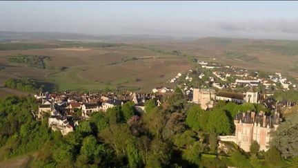 Sancerre : les touristes se pressent dans le village préféré des Français (France 2)