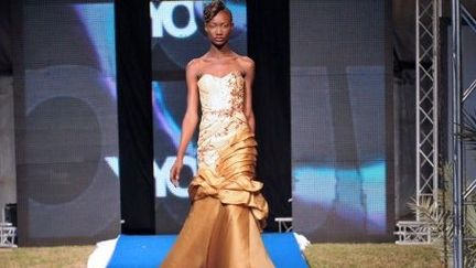 Dixième «fashion week» du Sénégal. Défilé du styliste camerounais Martial Topolo, le 15 juin 2012. (AFP/ Seyllou)