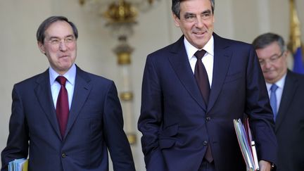 Claude Gu&eacute;ant (&agrave; gauche) et Fran&ccedil;ois Fillon &agrave; la sortie du conseil des ministres de l'Elys&eacute;e &agrave; Paris le 14 septembre 2011. (ERIC FEFERBERG /AFP)