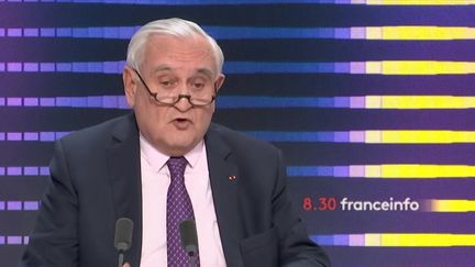 Jean-Pierre Raffarin, ancien Premier ministre, était mardi 15 février l’invité du 8h30 franceinfo.&nbsp; (FRANCEINFO / RADIOFRANCE)