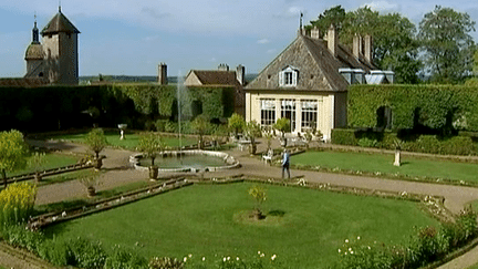 Le parc à la Française du château de Jallerange, un exemple du genre.
 (France 3)