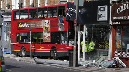 Eurozapping : un bus s'encastre dans un commerce au Royaume-Un