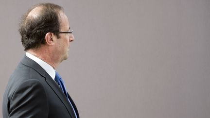 Fran&ccedil;ois Hollande, le 8 mai 2012, lors de la c&eacute;r&eacute;monie d'anniversaire de la victoire des Alli&eacute;s en 1945.&nbsp; (LIONEL BONAVENTURE / AFP)