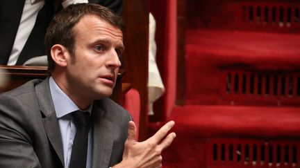 Le ministre de l'Economie, Emmanuel Macron, le 18 mai 2016 à l'Assemblée nationale (Paris). (KENZO TRIBOUILLARD / AFP)