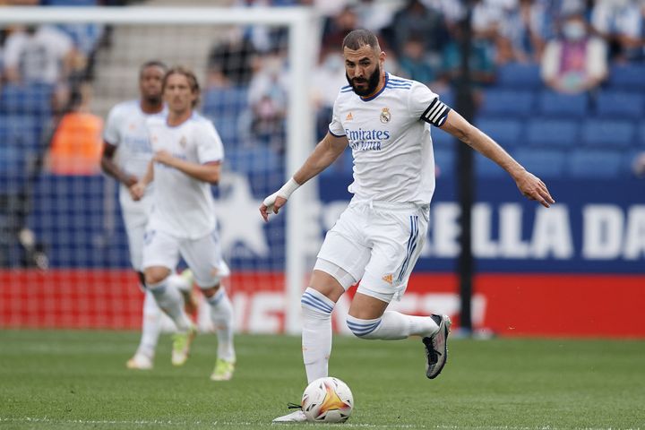 Karim Benzema&nbsp;lors d'un match du Real Madrid face à l'Espanyol Barcelone, le 3 octobre 2021 en Liga. (JOSE BRETON / NURPHOTO / AFP)