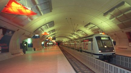 L'usager du RER E d&eacute;c&eacute;d&eacute; apr&egrave;s son interpellation jeudi 3 novembre en gare Haussmann-Saint-Lazare se serait montr&eacute; agressif avec les autres passagers. (THOMAS COEX / AFP)