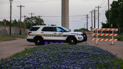 Un véhicule de police près du lieu d'une fusillade à Bryan, au Texas (Etats-Unis), le 8 avril 2021.&nbsp; (TAMIR KALIFA / GETTY IMAGES NORTH AMERICA / AFP)