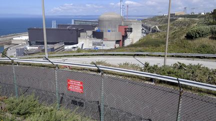 La centrale nucléaire de Flamanville (Manche), photographiée le 30 août 2016. (MARC OLLIVIER / MAXPPP)