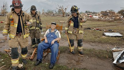 Les pompiers ont rendu visite au plus grand nombre d'habitants possibles pour v&eacute;rifier que tout allait bien.&nbsp; (CHRIS LANDSBERGER / AP / SIPA )