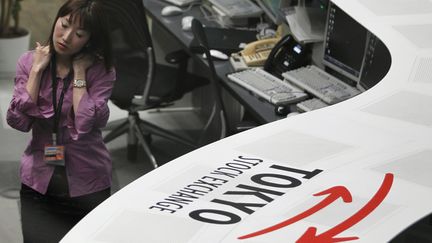 A la Bourse de Tokyo (Japon), le 18 mai 2012. (YURIKO NAKAO / REUTERS)