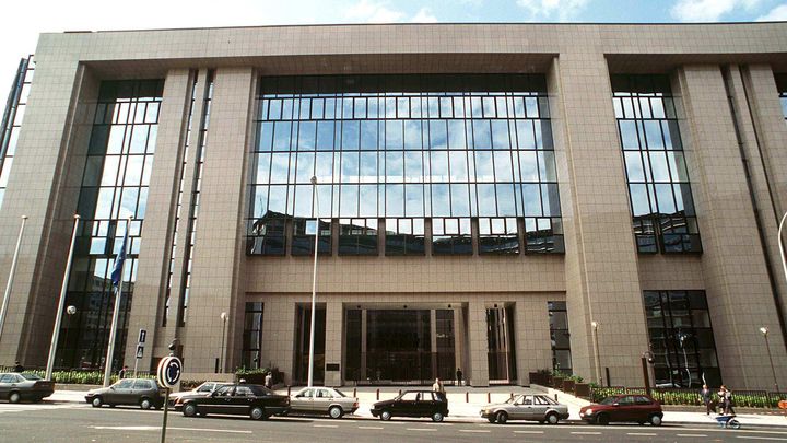 Le b&acirc;timent Justus Lipsius, qui abrite la salle 50.1 o&ugrave; se r&eacute;unissent en sommet les chefs d'Etat de l'Union europ&eacute;enne ainsi que les bureaux des 27 d&eacute;l&eacute;gations qui travaillent en coulisses, &agrave; Bruxelles (Belgique).&nbsp; (SIPA)